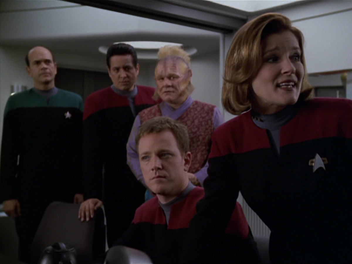 extant_StarTrek_VOY_5x20-ThinkTank_03185.jpg