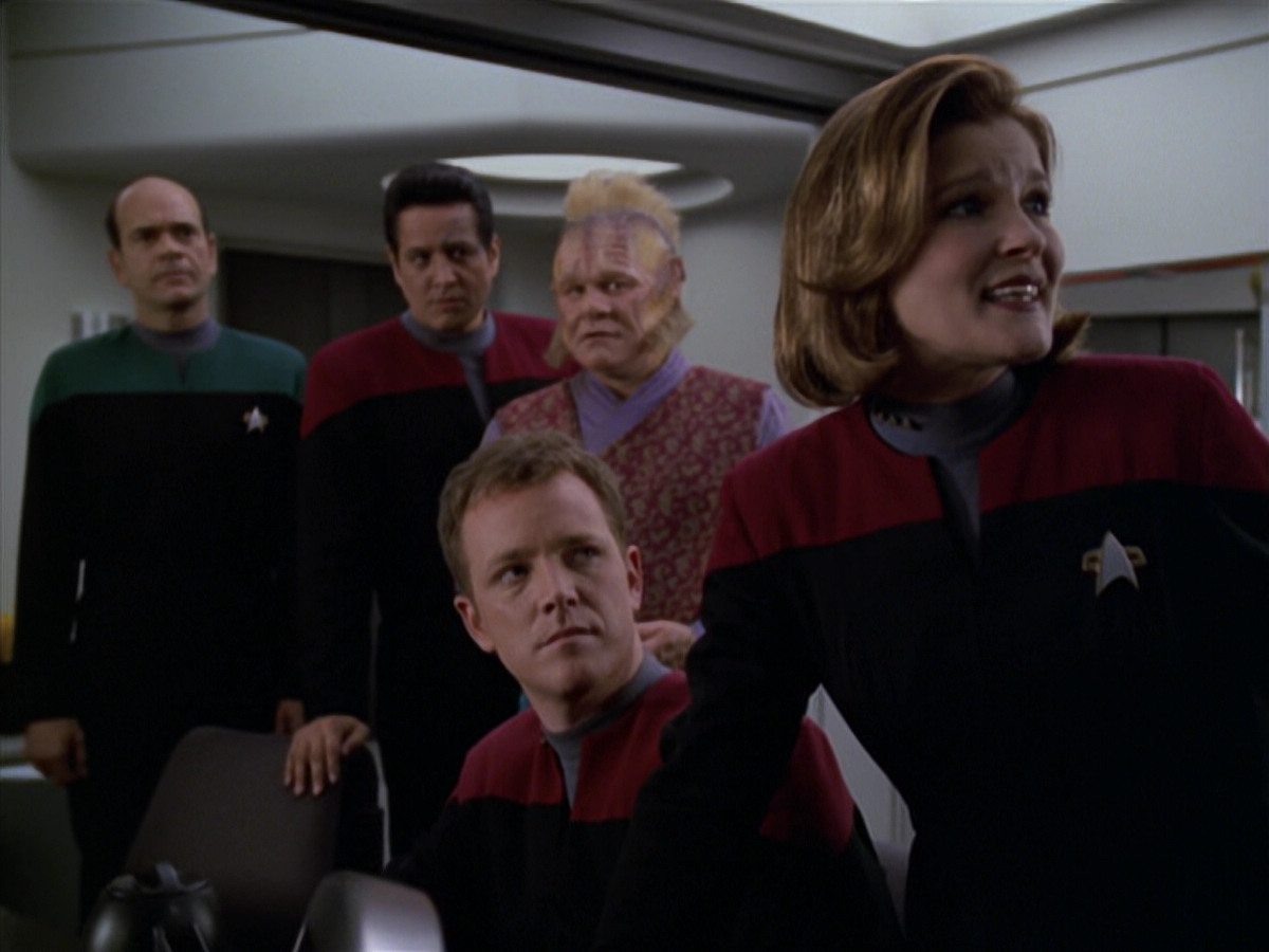 extant_StarTrek_VOY_5x20-ThinkTank_03186.jpg