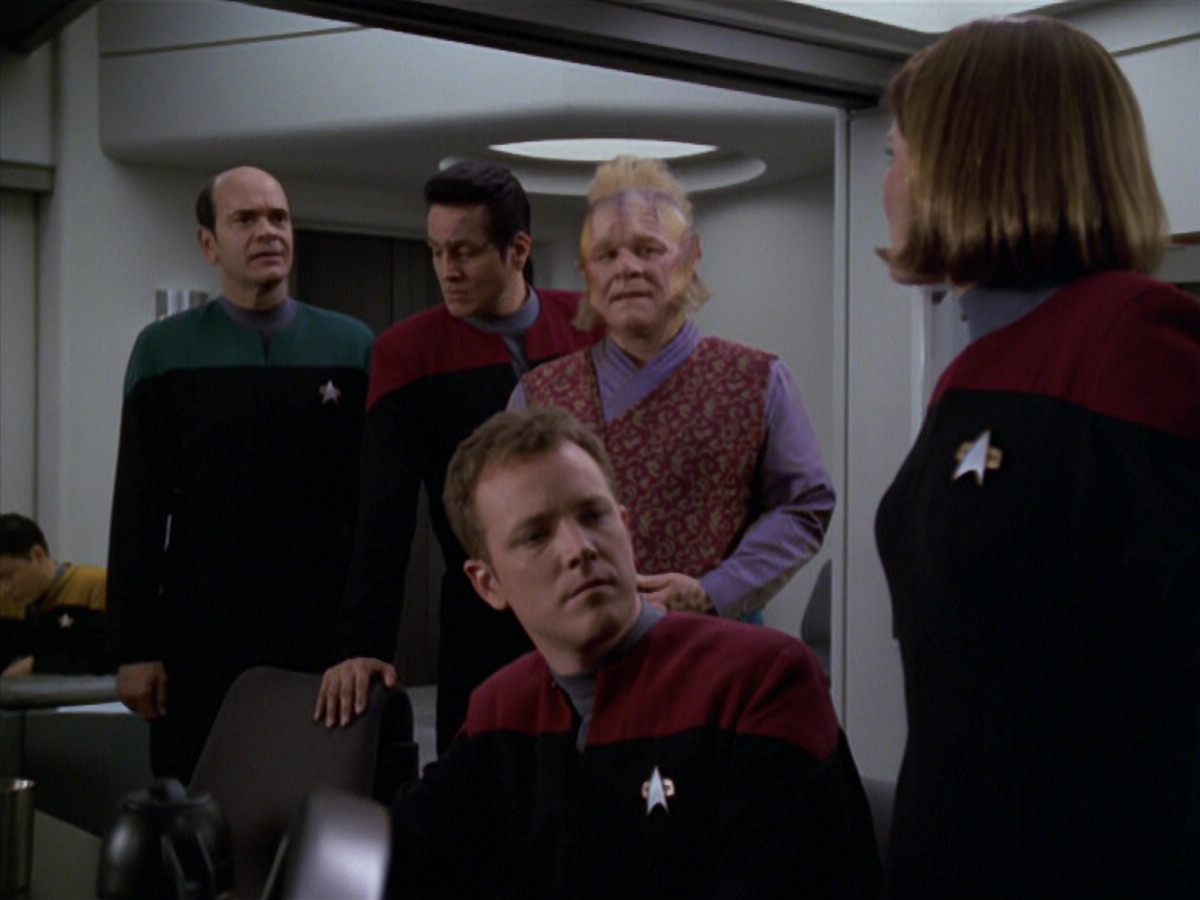 extant_StarTrek_VOY_5x20-ThinkTank_03192.jpg