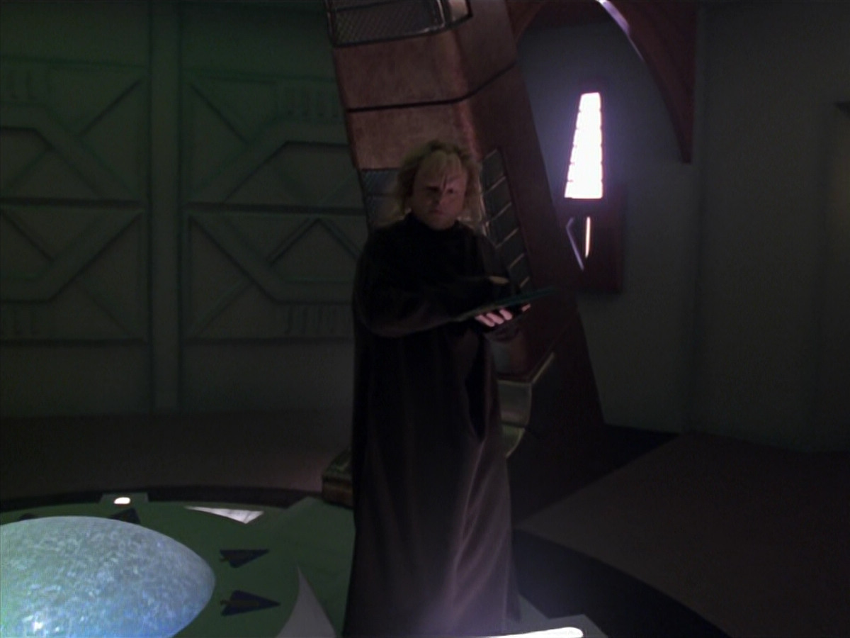 extant_StarTrek_VOY_5x20-ThinkTank_03232.jpg
