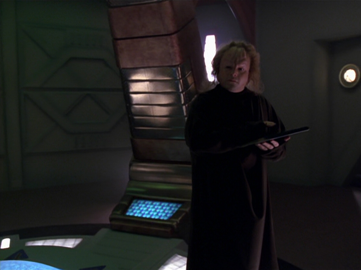 extant_StarTrek_VOY_5x20-ThinkTank_03235.jpg