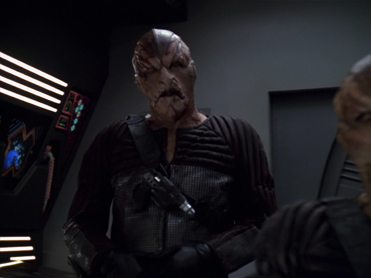 extant_StarTrek_VOY_5x20-ThinkTank_03241.jpg