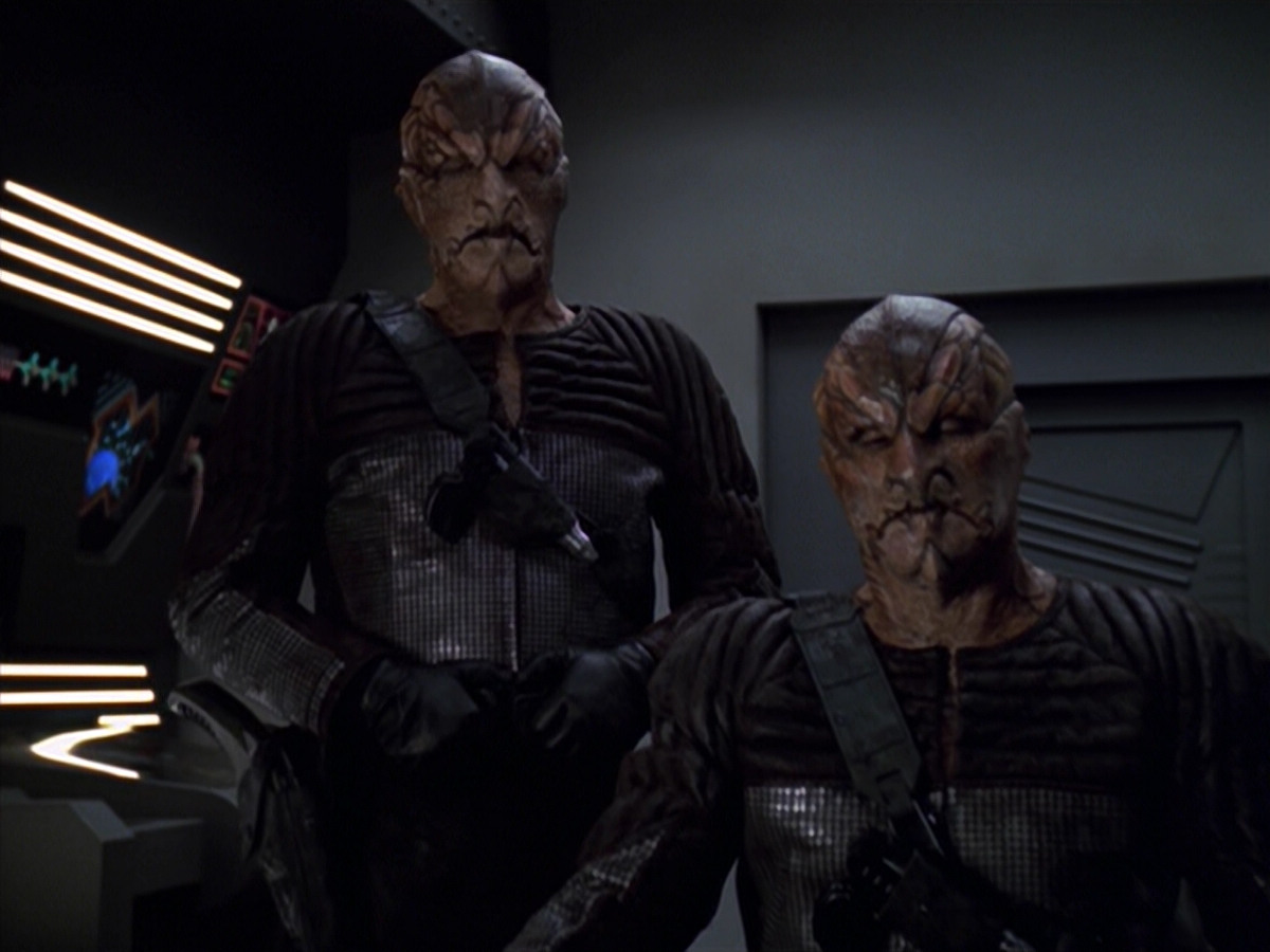 extant_StarTrek_VOY_5x20-ThinkTank_03244.jpg