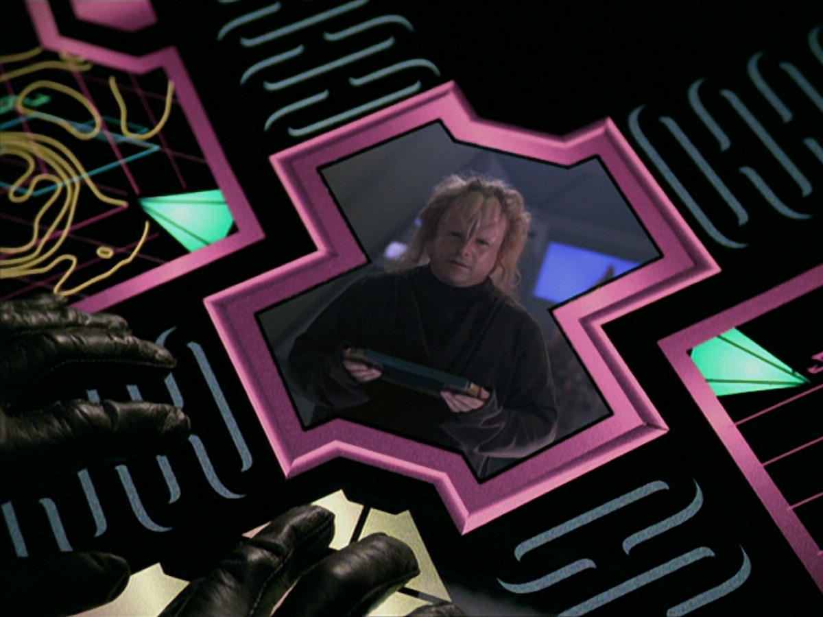 extant_StarTrek_VOY_5x20-ThinkTank_03245.jpg