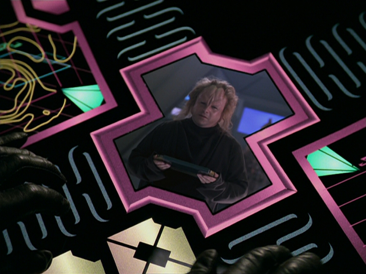 extant_StarTrek_VOY_5x20-ThinkTank_03251.jpg