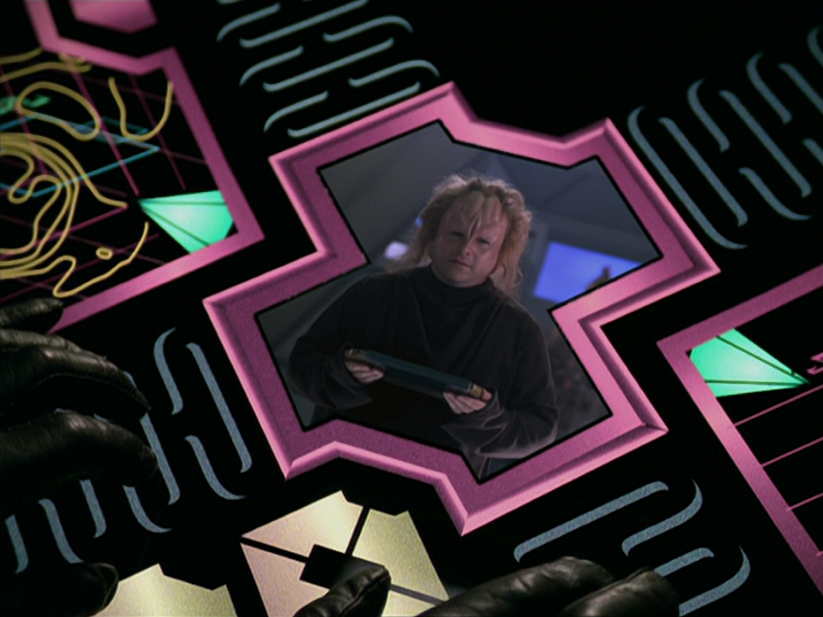 extant_StarTrek_VOY_5x20-ThinkTank_03253.jpg