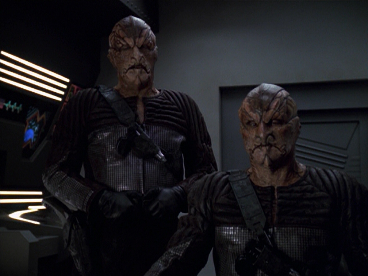 extant_StarTrek_VOY_5x20-ThinkTank_03255.jpg