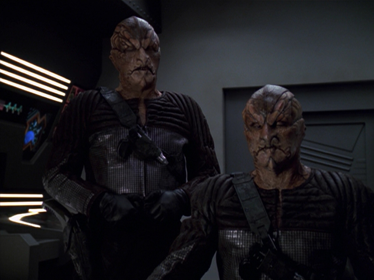 extant_StarTrek_VOY_5x20-ThinkTank_03256.jpg