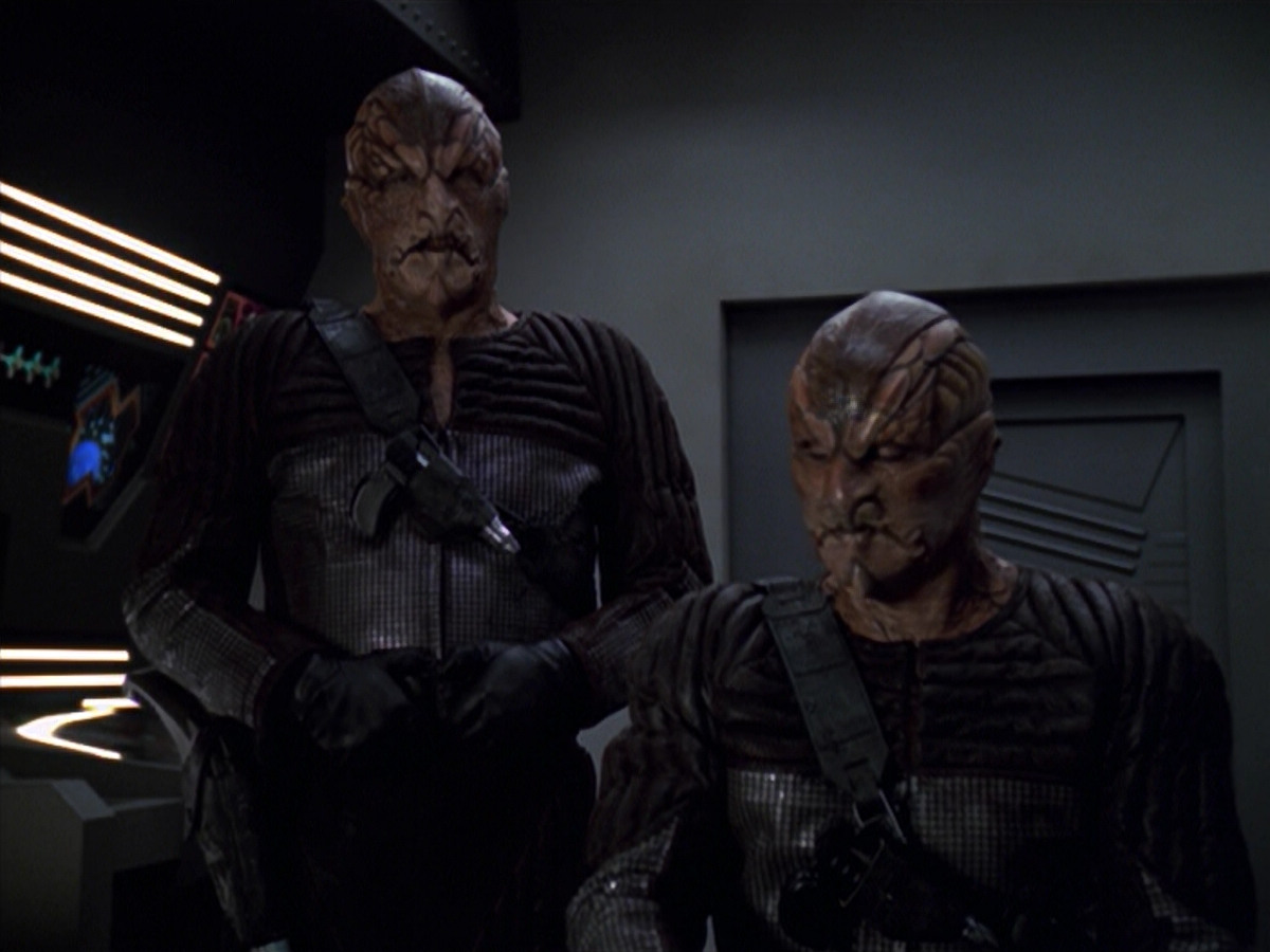 extant_StarTrek_VOY_5x20-ThinkTank_03292.jpg
