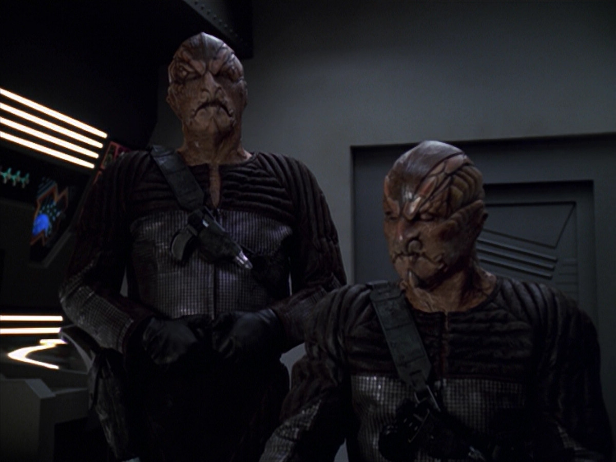 extant_StarTrek_VOY_5x20-ThinkTank_03294.jpg