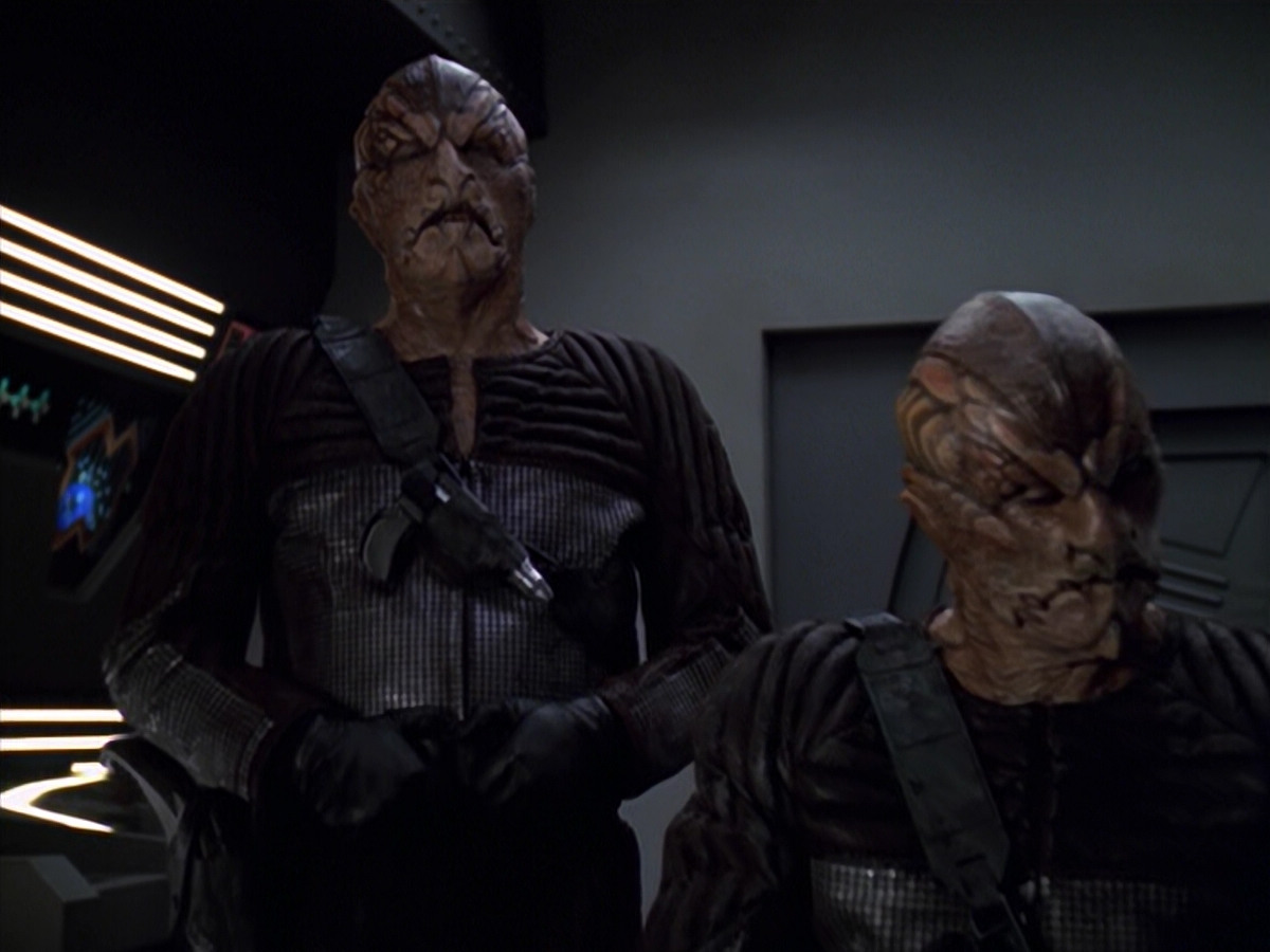 extant_StarTrek_VOY_5x20-ThinkTank_03297.jpg