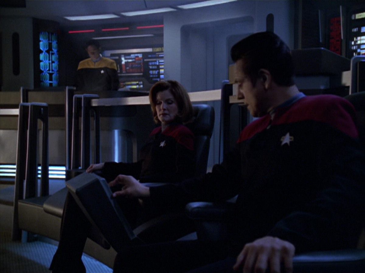 extant_StarTrek_VOY_5x20-ThinkTank_03331.jpg