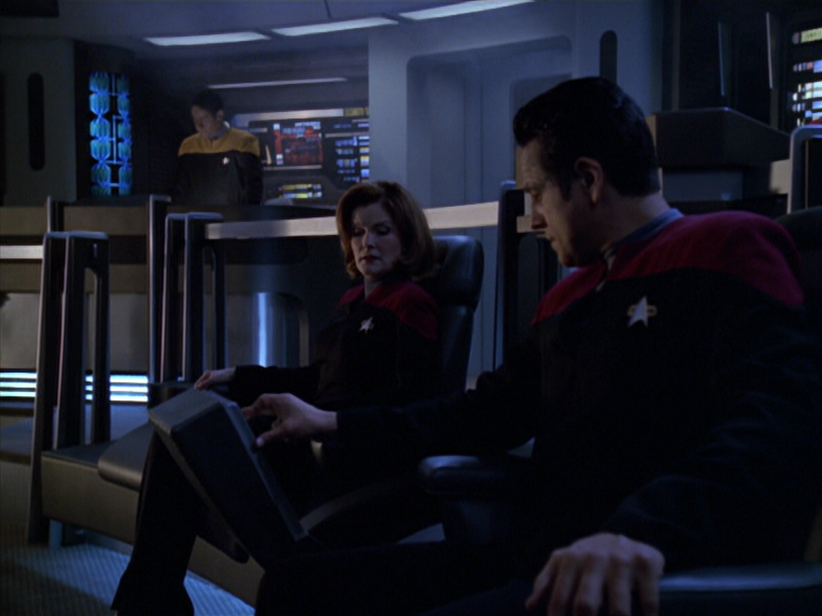 extant_StarTrek_VOY_5x20-ThinkTank_03332.jpg