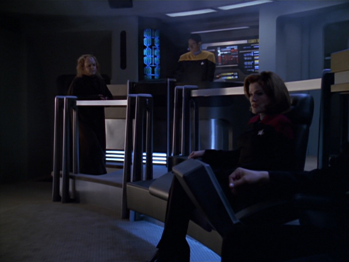 extant_StarTrek_VOY_5x20-ThinkTank_03340.jpg
