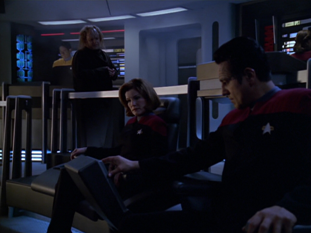 extant_StarTrek_VOY_5x20-ThinkTank_03347.jpg