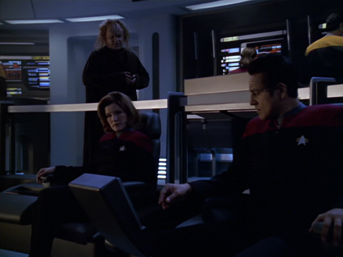extant_StarTrek_VOY_5x20-ThinkTank_03351.jpg