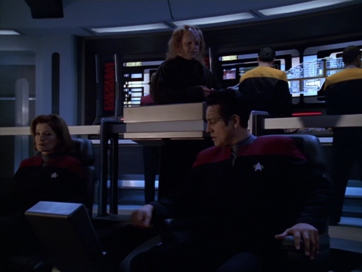 extant_StarTrek_VOY_5x20-ThinkTank_03390.jpg