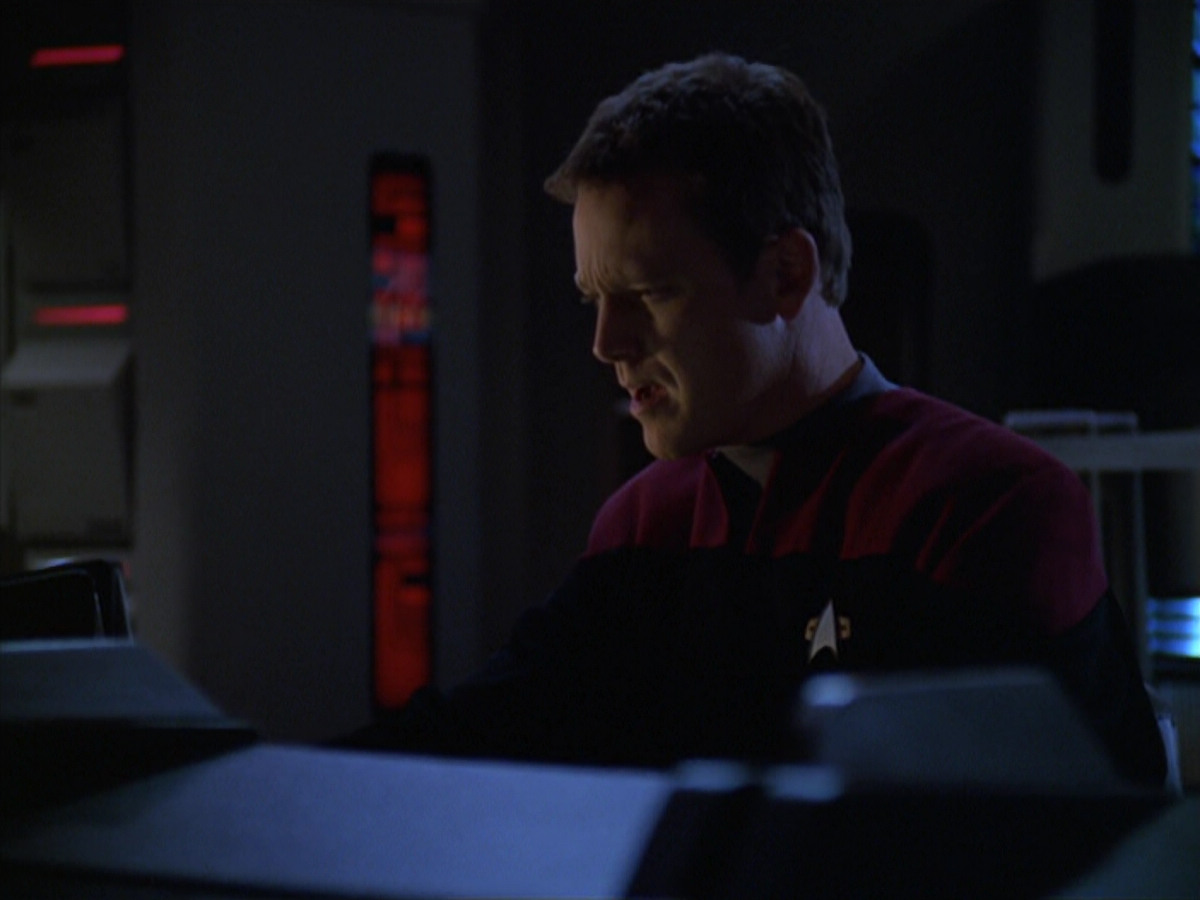 extant_StarTrek_VOY_5x20-ThinkTank_03400.jpg