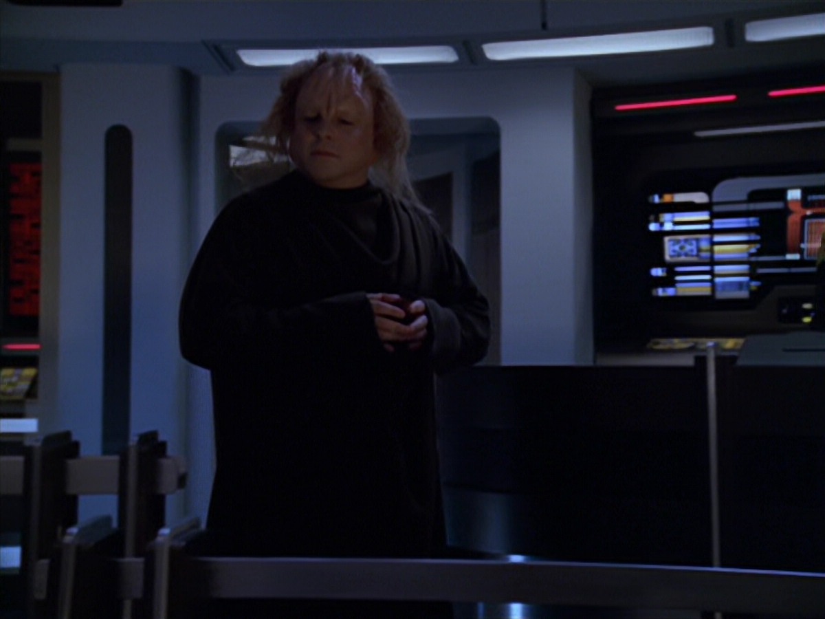 extant_StarTrek_VOY_5x20-ThinkTank_03403.jpg