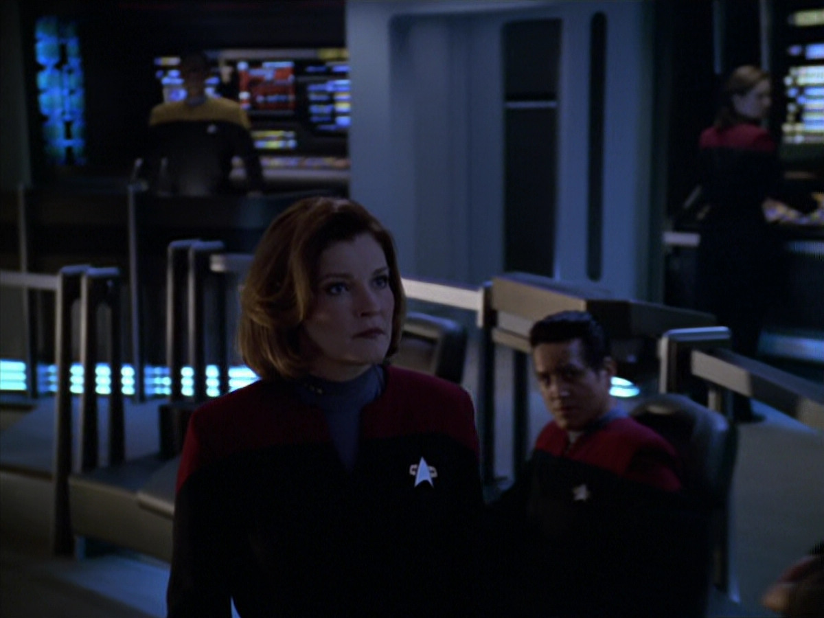 extant_StarTrek_VOY_5x20-ThinkTank_03417.jpg