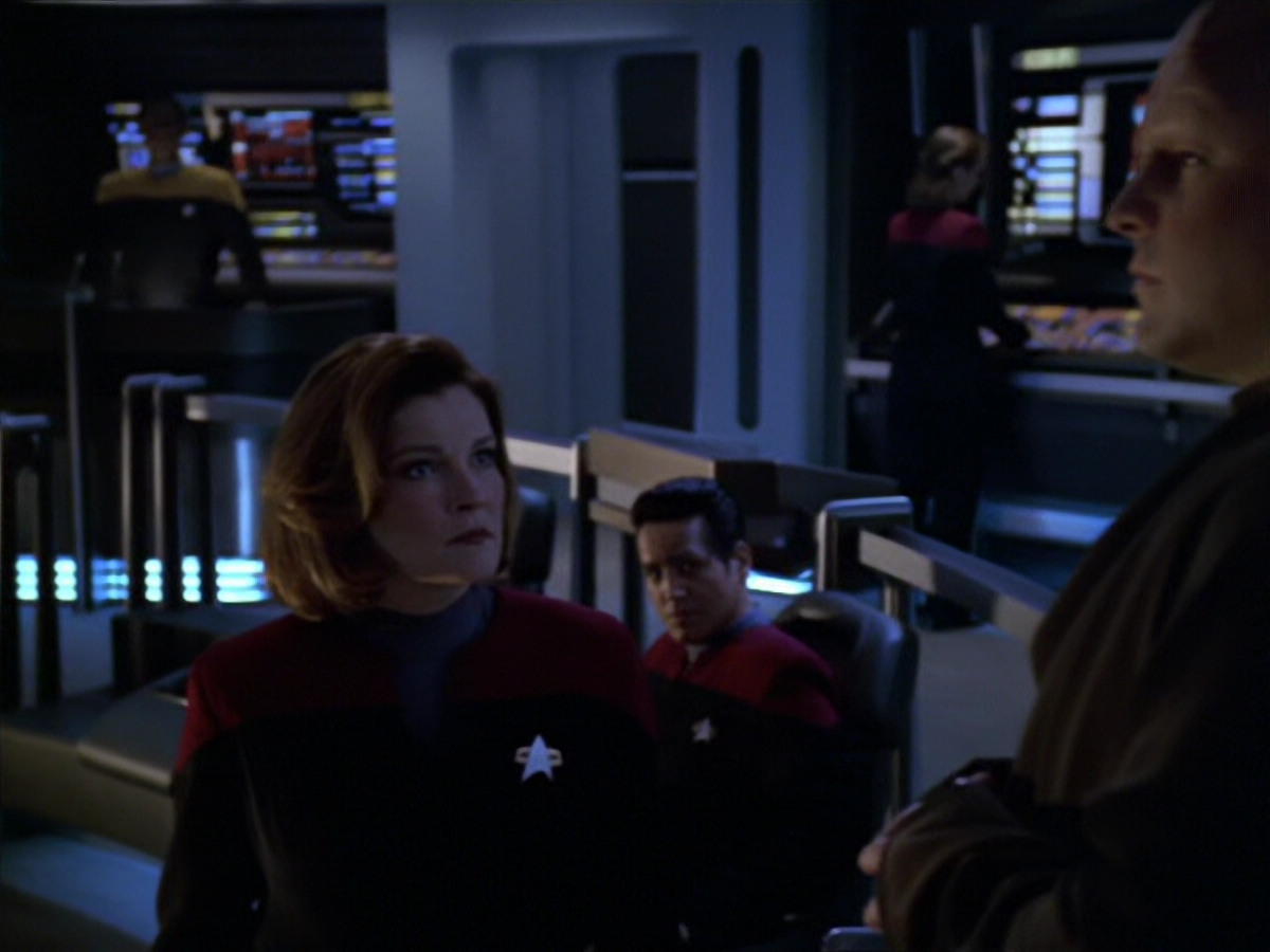 extant_StarTrek_VOY_5x20-ThinkTank_03418.jpg