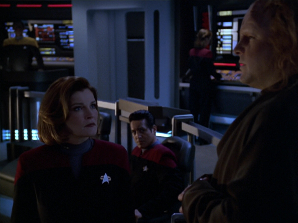extant_StarTrek_VOY_5x20-ThinkTank_03419.jpg