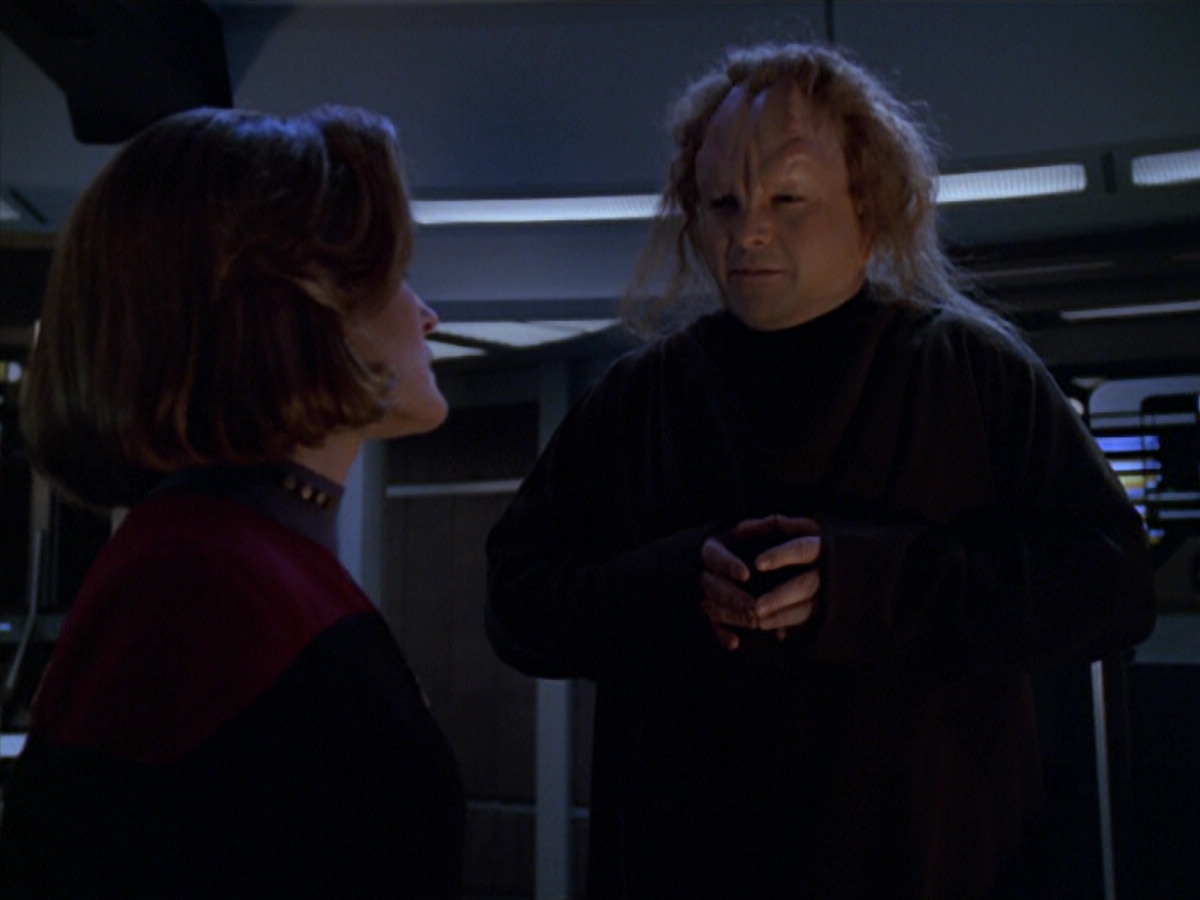 extant_StarTrek_VOY_5x20-ThinkTank_03437.jpg
