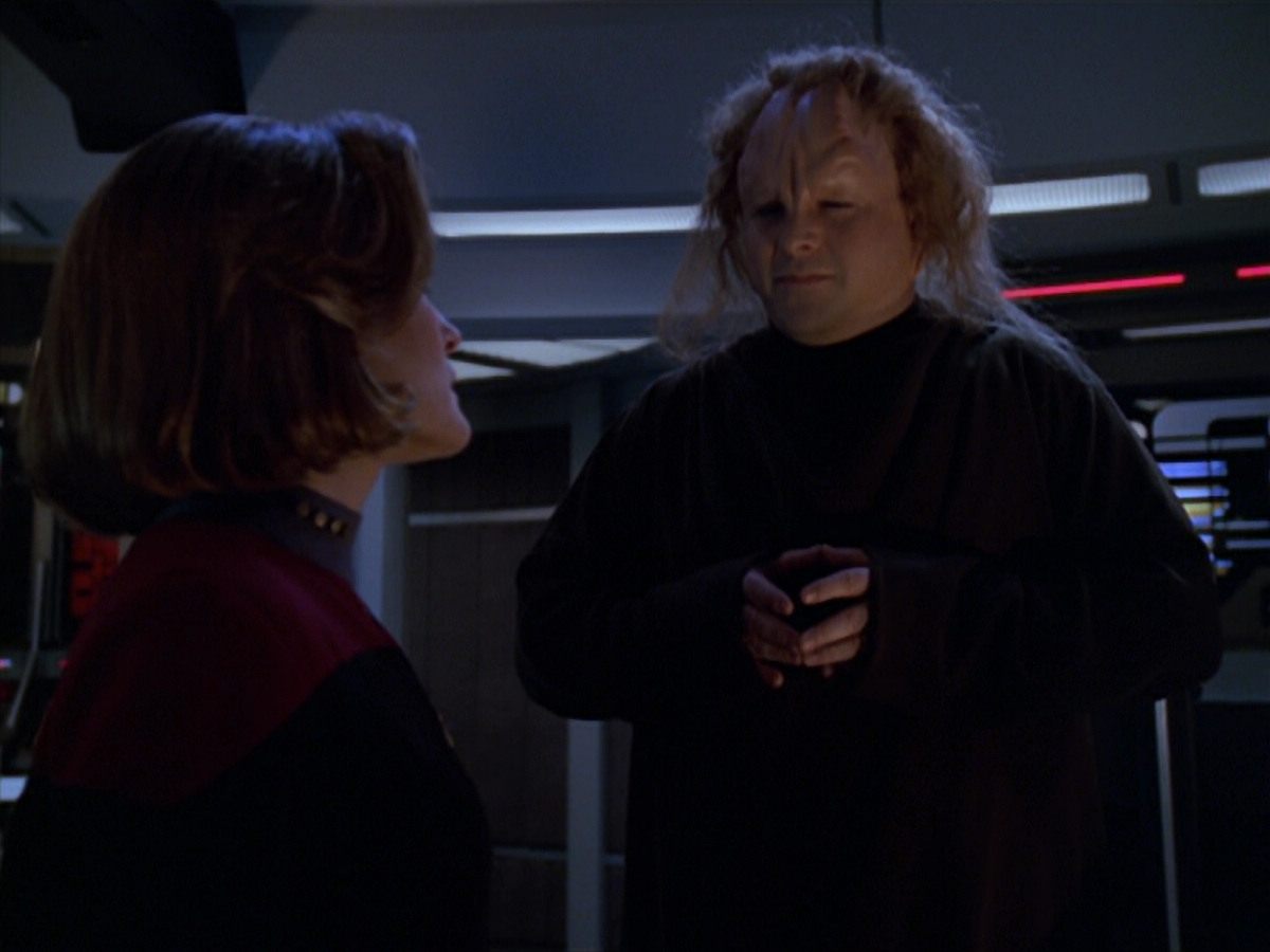 extant_StarTrek_VOY_5x20-ThinkTank_03438.jpg