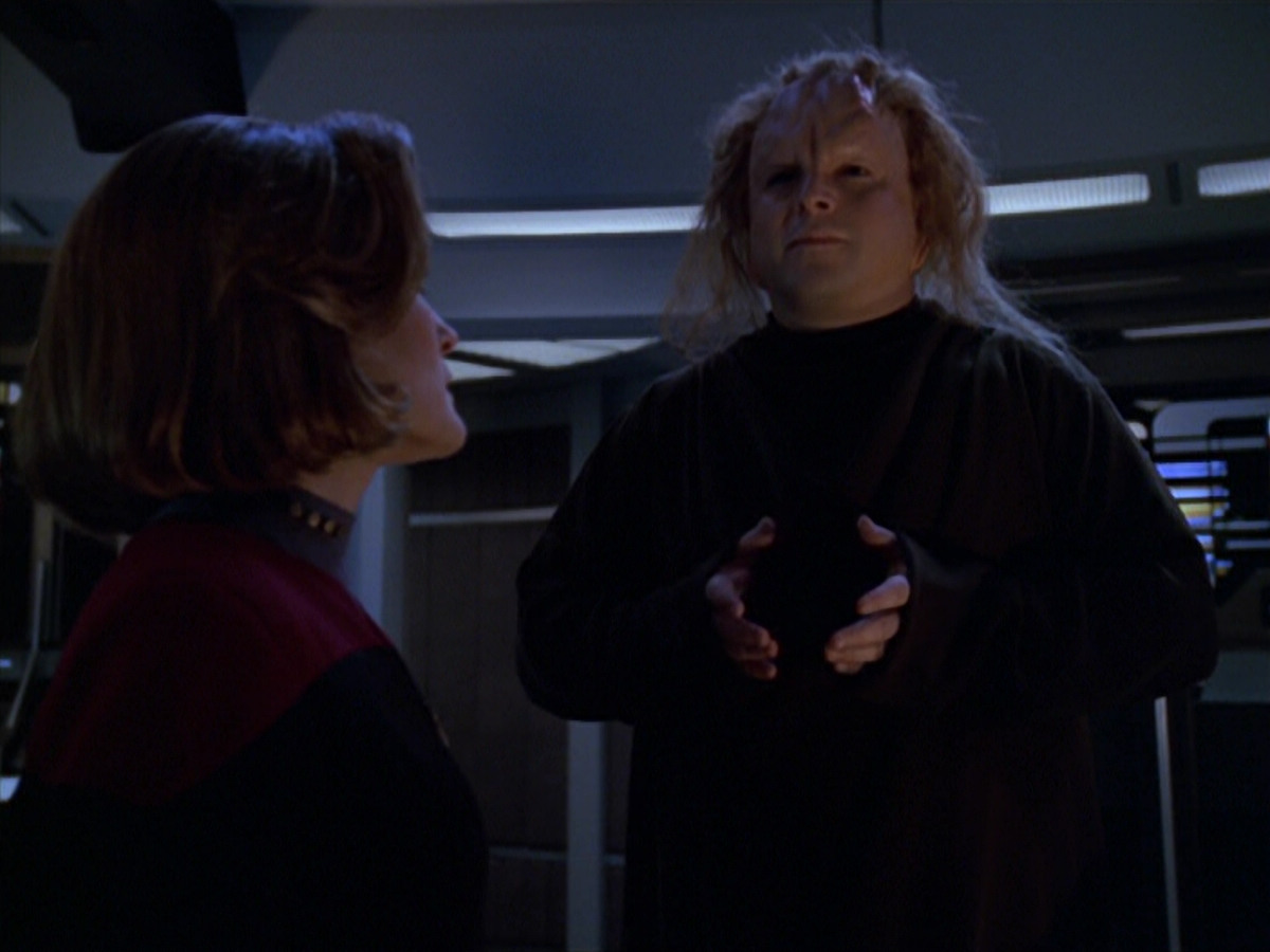 extant_StarTrek_VOY_5x20-ThinkTank_03439.jpg