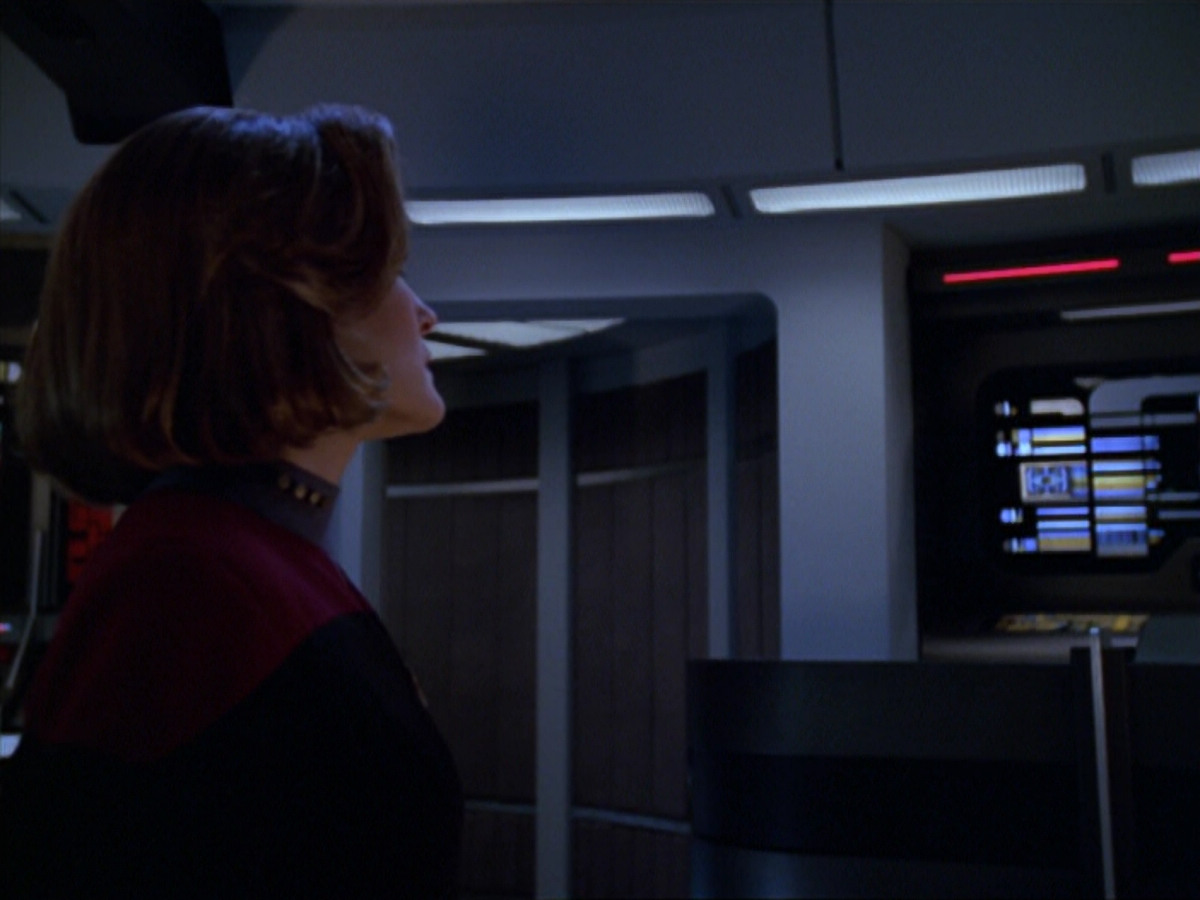 extant_StarTrek_VOY_5x20-ThinkTank_03441.jpg
