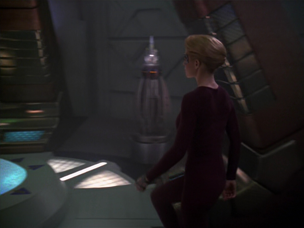 extant_StarTrek_VOY_5x20-ThinkTank_03446.jpg