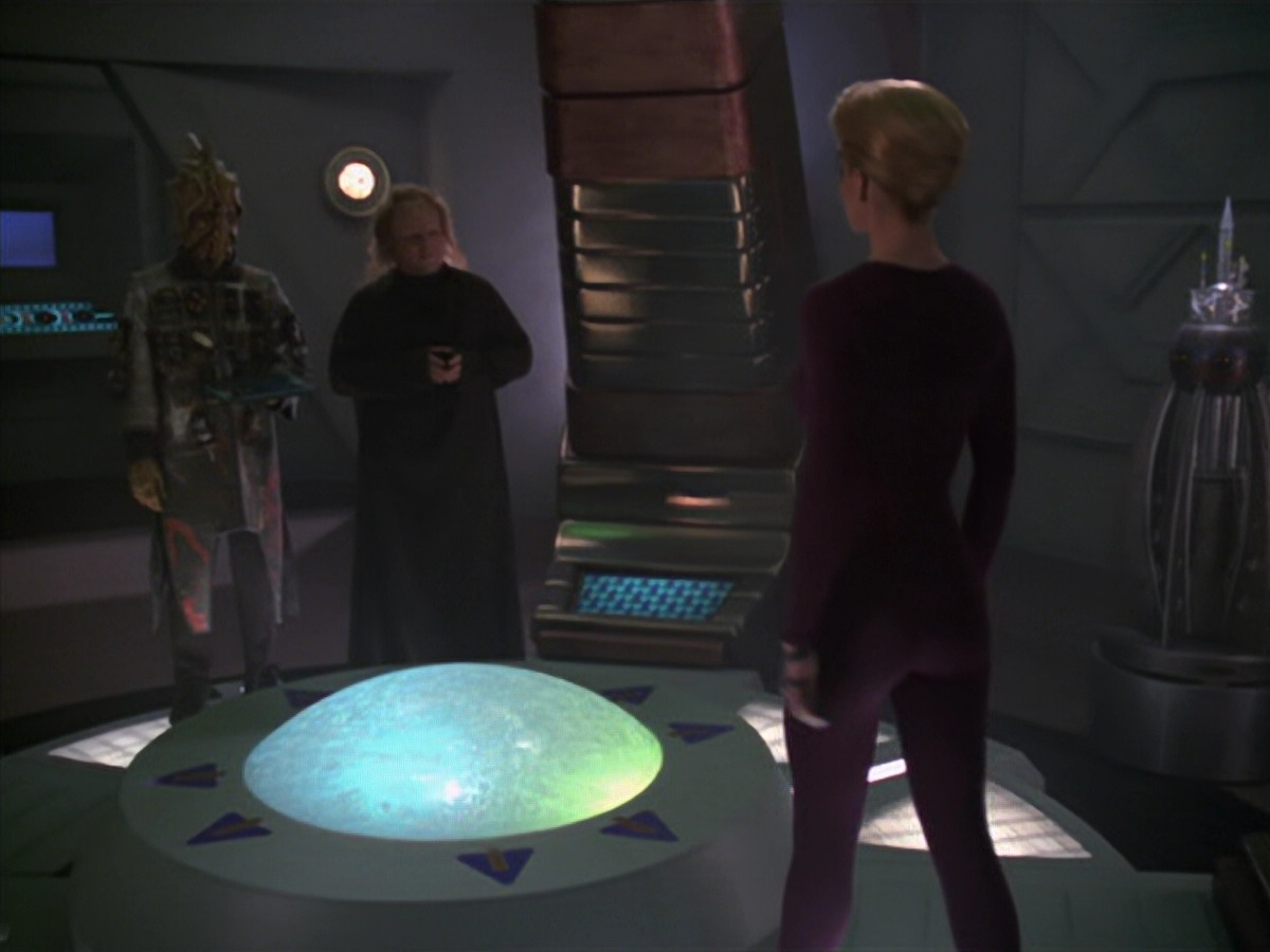 extant_StarTrek_VOY_5x20-ThinkTank_03448.jpg