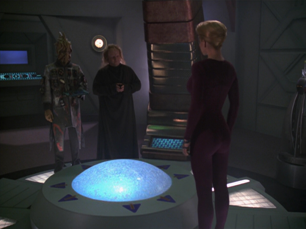extant_StarTrek_VOY_5x20-ThinkTank_03450.jpg