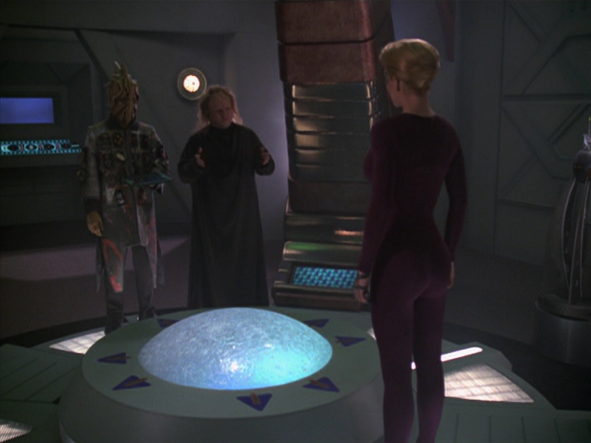 extant_StarTrek_VOY_5x20-ThinkTank_03451.jpg