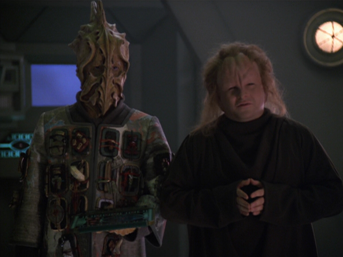 extant_StarTrek_VOY_5x20-ThinkTank_03463.jpg