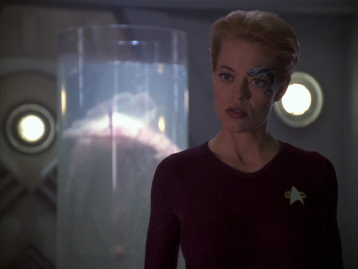 extant_StarTrek_VOY_5x20-ThinkTank_03472.jpg