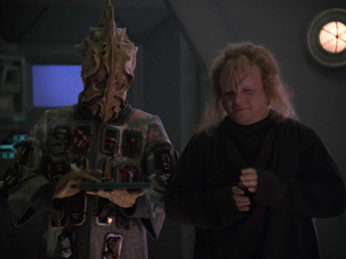 extant_StarTrek_VOY_5x20-ThinkTank_03484.jpg