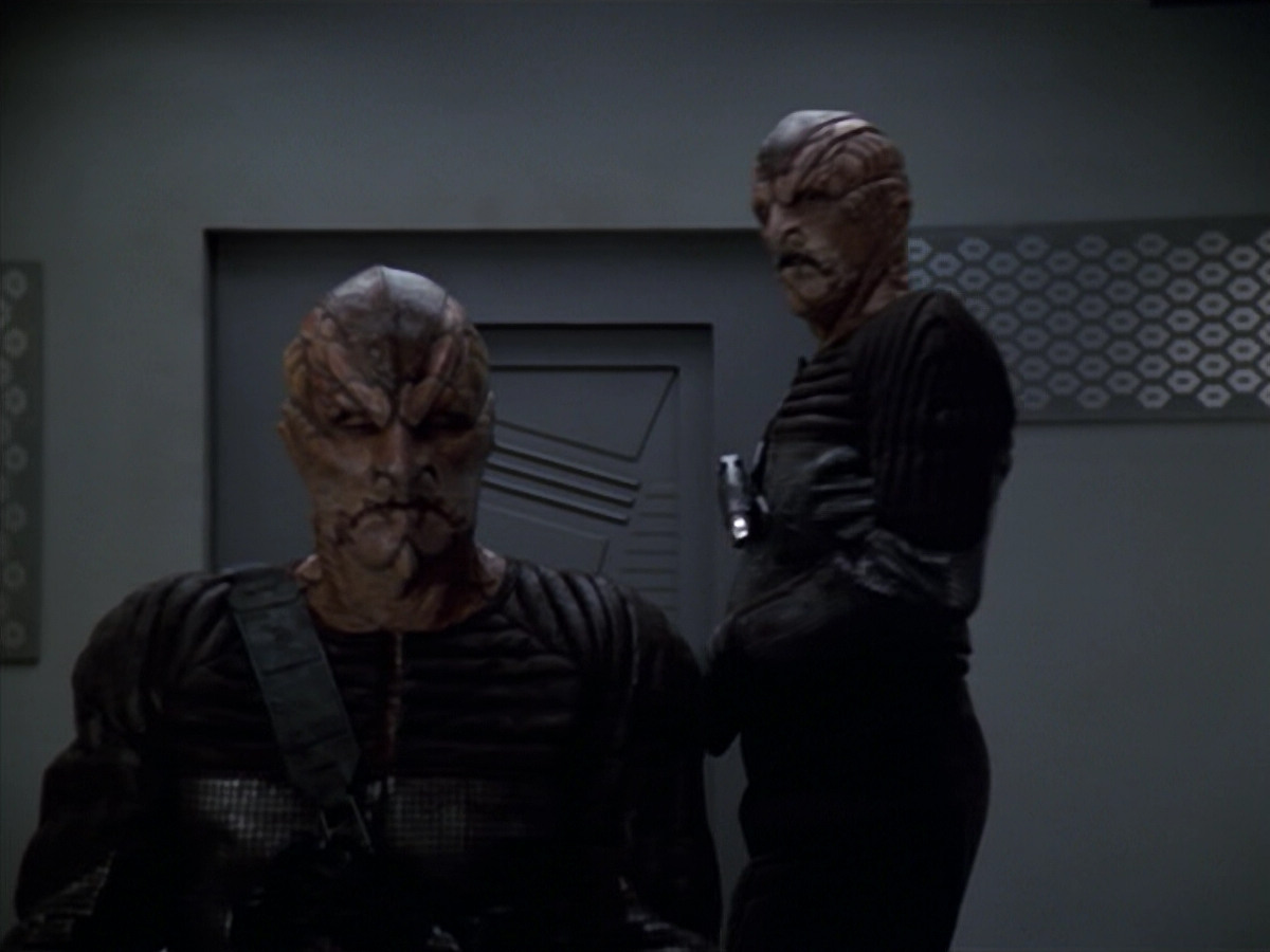 extant_StarTrek_VOY_5x20-ThinkTank_03486.jpg