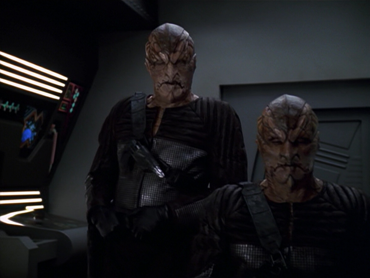 extant_StarTrek_VOY_5x20-ThinkTank_03490.jpg
