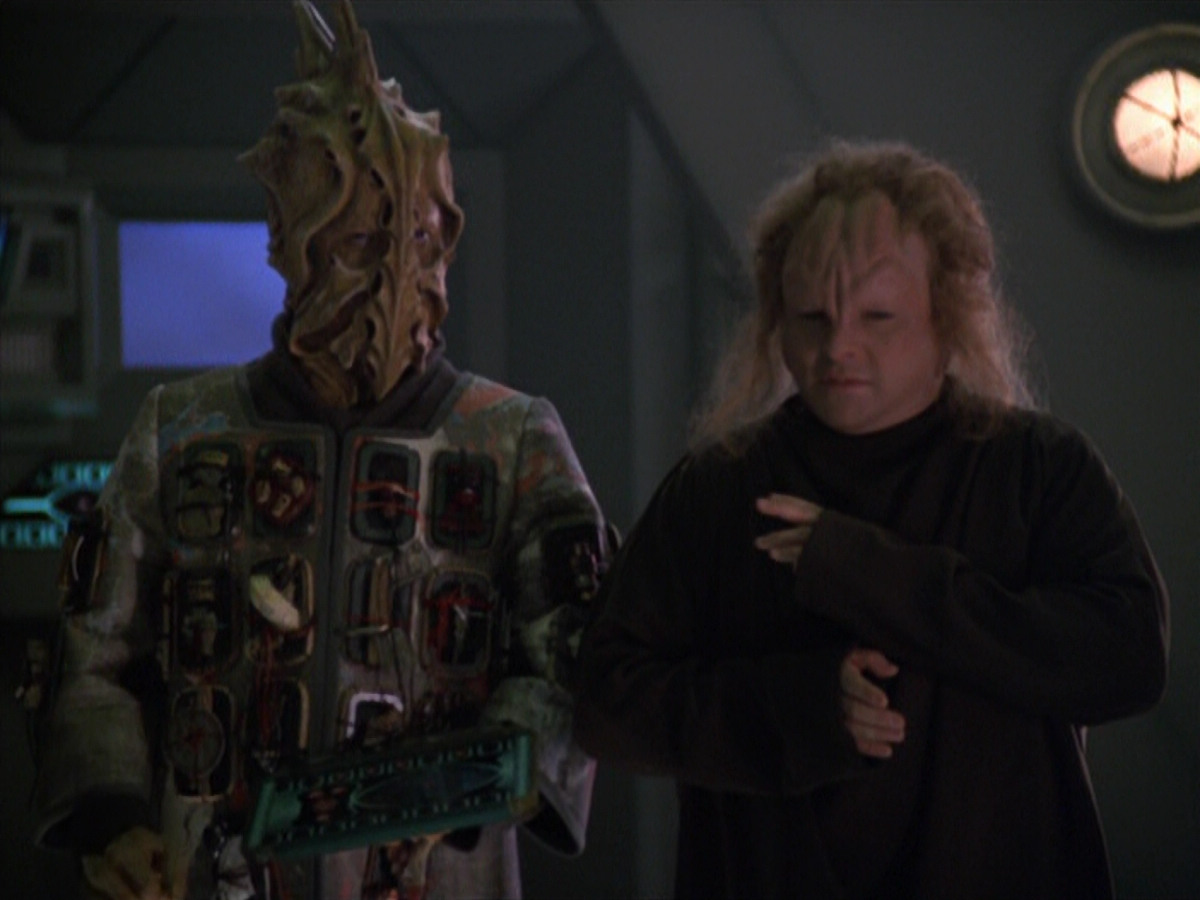 extant_StarTrek_VOY_5x20-ThinkTank_03509.jpg
