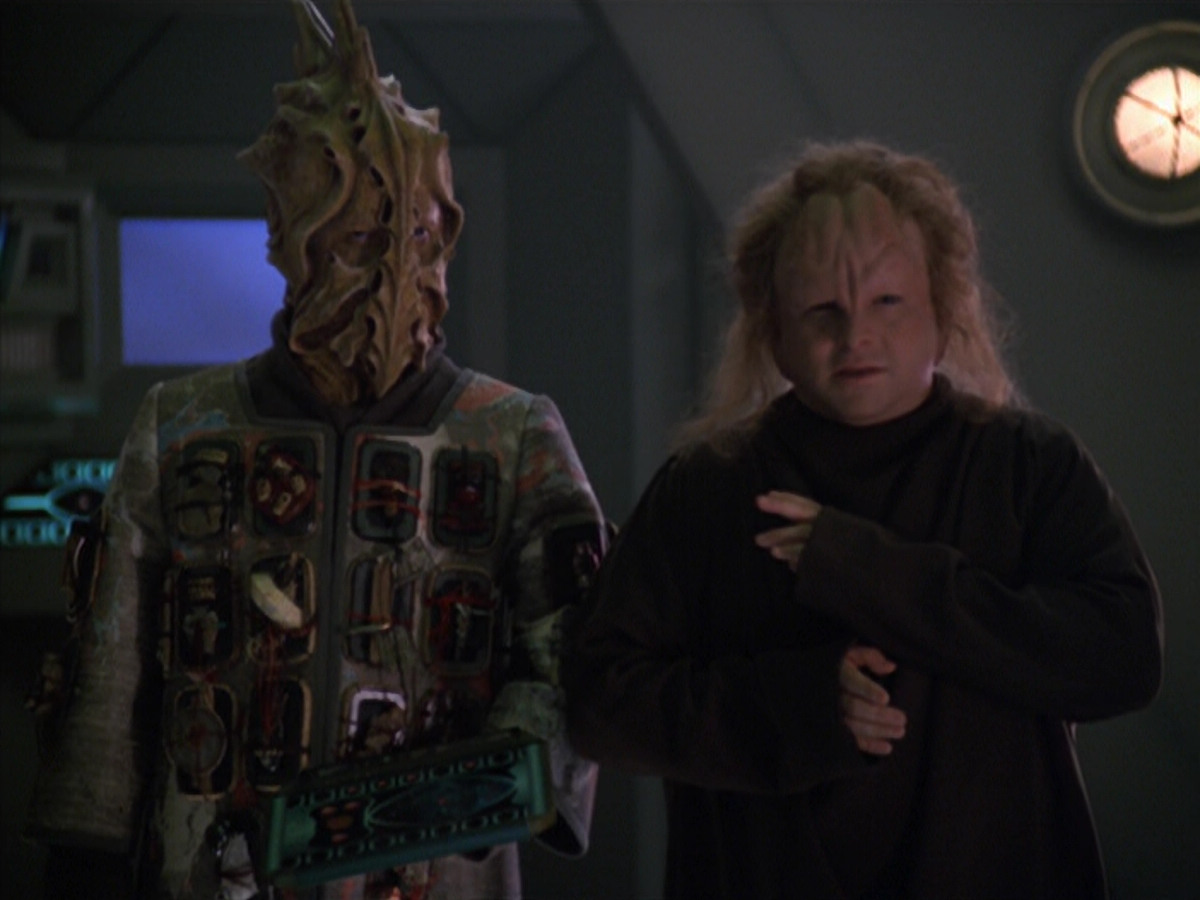 extant_StarTrek_VOY_5x20-ThinkTank_03511.jpg
