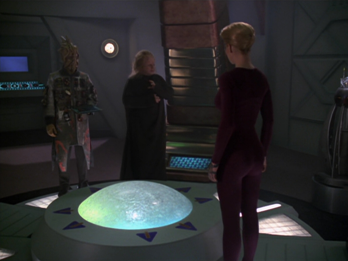 extant_StarTrek_VOY_5x20-ThinkTank_03515.jpg