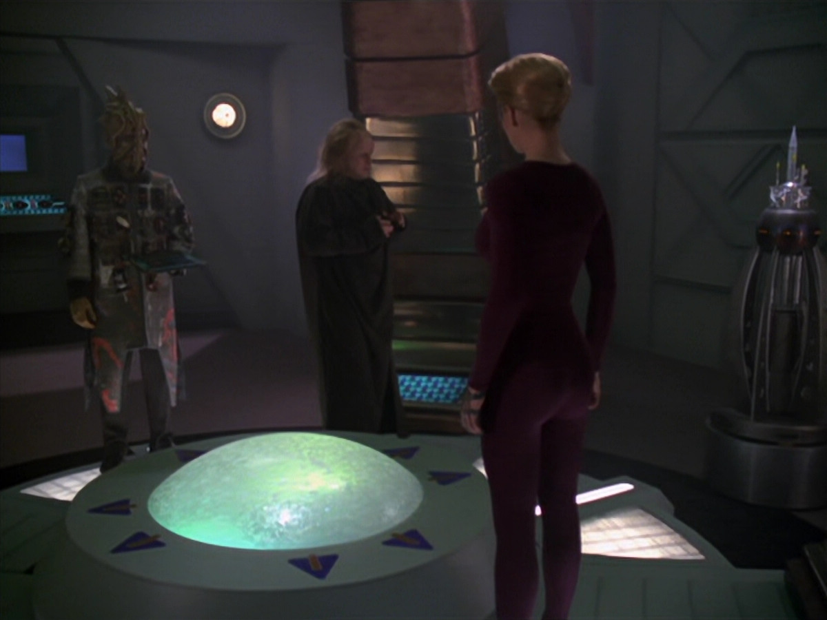 extant_StarTrek_VOY_5x20-ThinkTank_03516.jpg