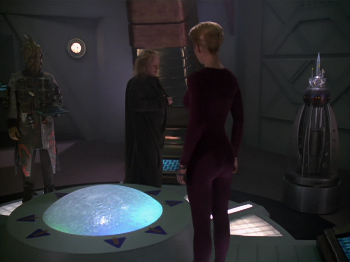 extant_StarTrek_VOY_5x20-ThinkTank_03517.jpg