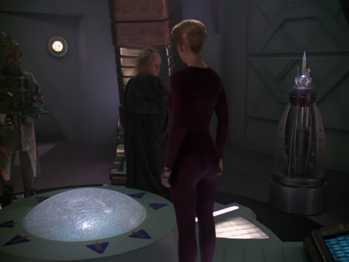 extant_StarTrek_VOY_5x20-ThinkTank_03518.jpg