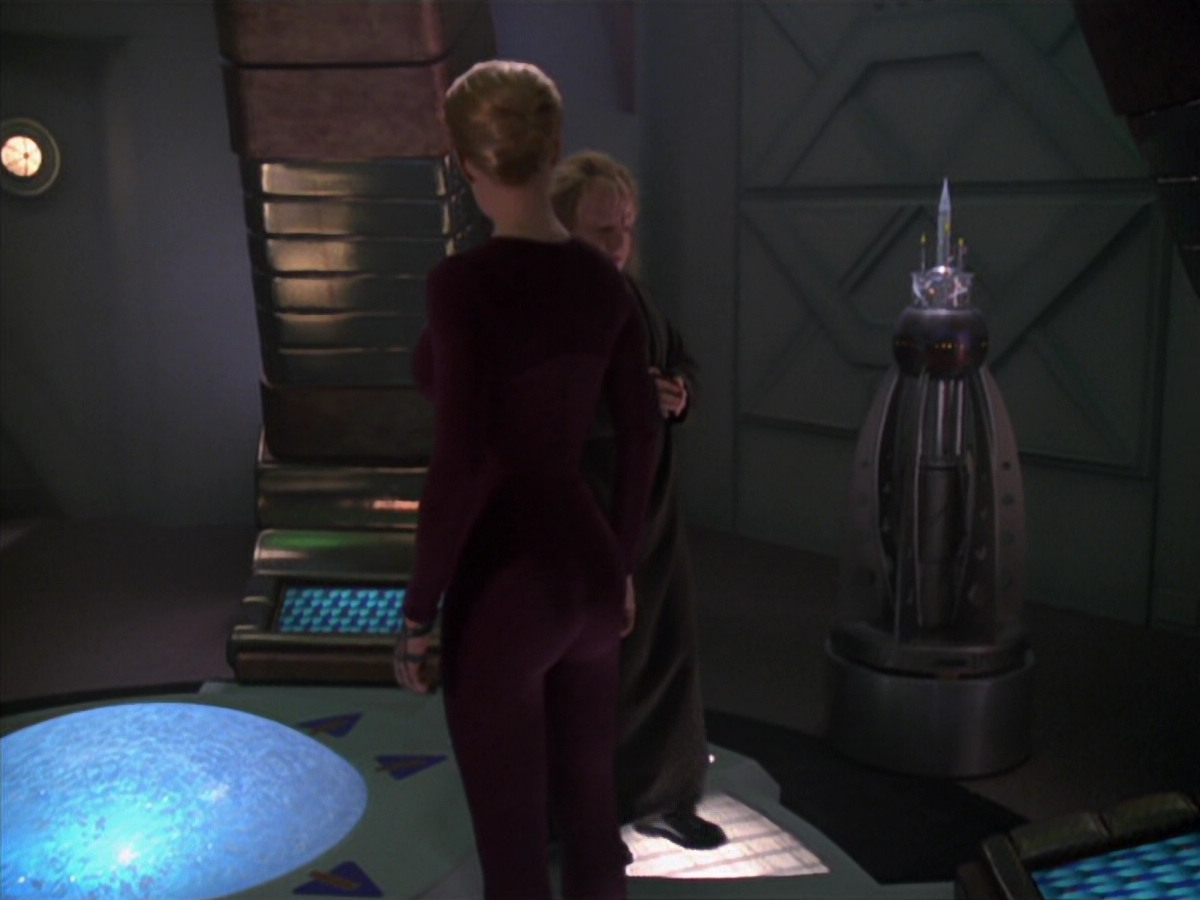 extant_StarTrek_VOY_5x20-ThinkTank_03521.jpg
