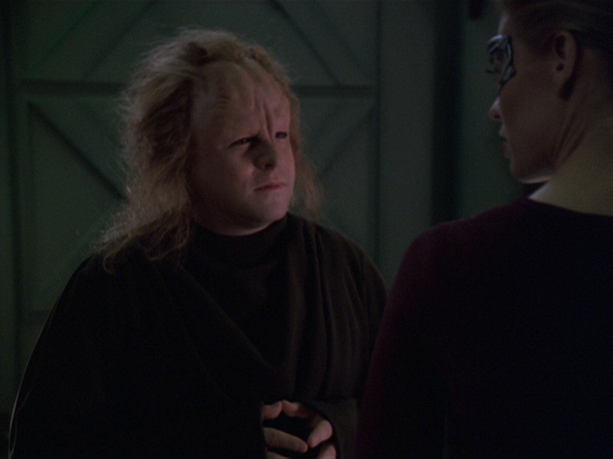extant_StarTrek_VOY_5x20-ThinkTank_03568.jpg