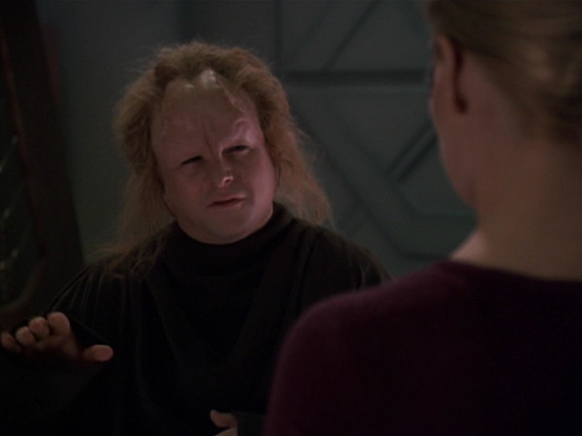 extant_StarTrek_VOY_5x20-ThinkTank_03600.jpg