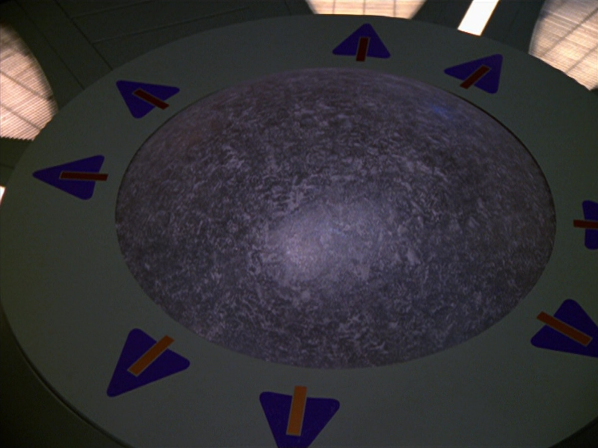 extant_StarTrek_VOY_5x20-ThinkTank_03640.jpg