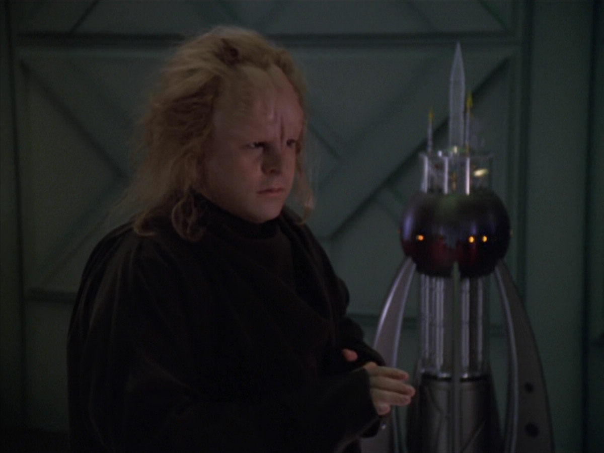 extant_StarTrek_VOY_5x20-ThinkTank_03645.jpg